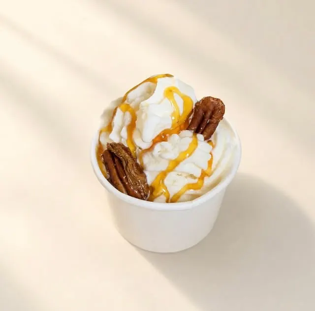 Ice cream with caramel and pecans